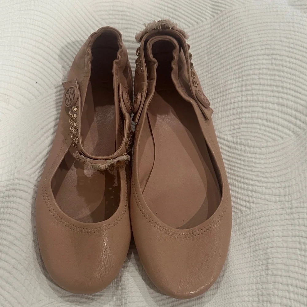 Tory Burch- Pink Ballet Flats with Logo Detail - Picture 4 of 7